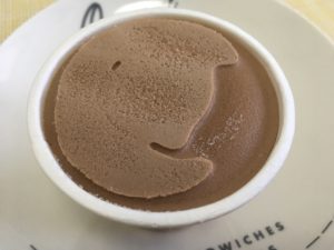 シャトレーゼの糖質70％カットのアイス チョコ